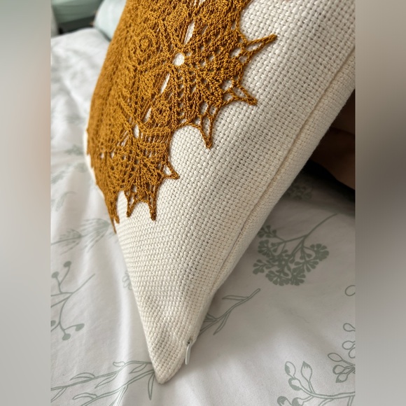 The brown lace handmade pillowcases, 2 in set. Flower Lace, 11 to 12 inches - Picture 5 of 9